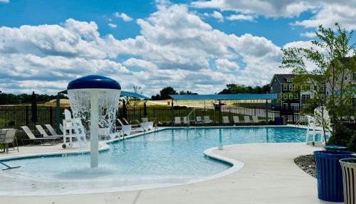 Comfy Suite, Steps to Food & Fun and Pool in Rosedale