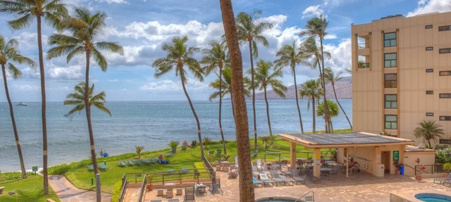 Corner Unit With Views From Every Window-Awesome Reviews in Kihei