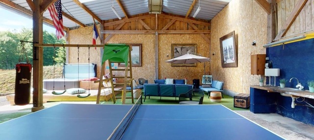 Cornillières Maisonnettes 35 pers : unusual housing,jacuzzi games in Braffais – Le Parc