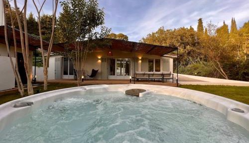 Cottage chaleureux avec jacuzzi en pleine nature in Grasse