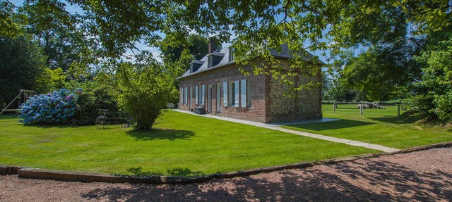 COTTAGE WITH ANIMAL PARK NEAR HONFLEUR, DEAUVILLE, LE HAVRE in Manneville-la-Raoult