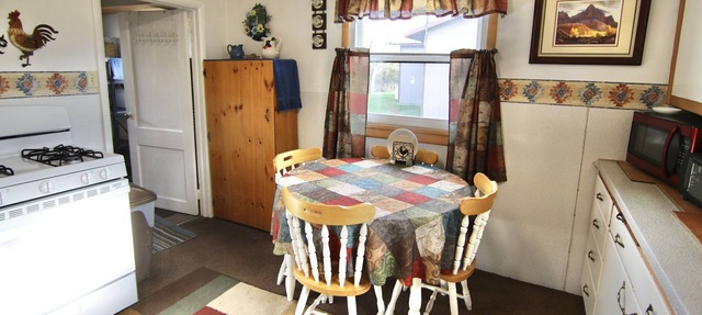 Country Cottage Great Location in Monticello