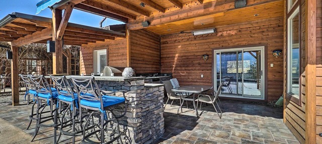 Country Villa on Kalamalka Lake w/ Private Pool! in Oyama