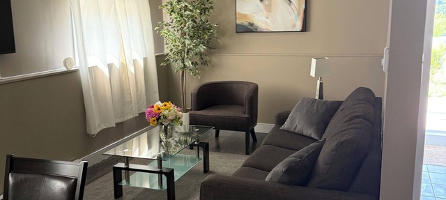 Cozy 2-bedroom retreat – comfort, style, and relaxation await you in Bedford