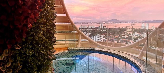 Cozy 3BR Family Suites with Amazing View @ Level39 in Gelugor