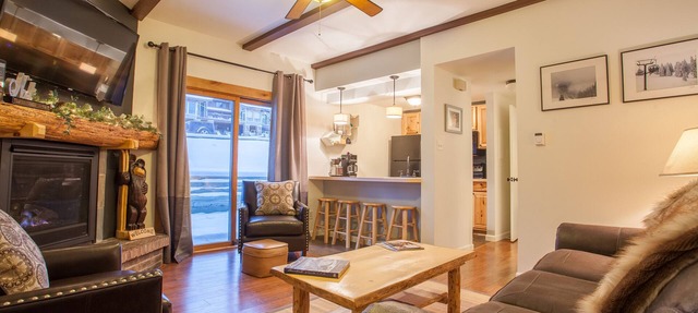Cozy and Convenient Garden Level Condo. Walk to Lifts. Heated Pool & Hot Tub in Steamboat Springs