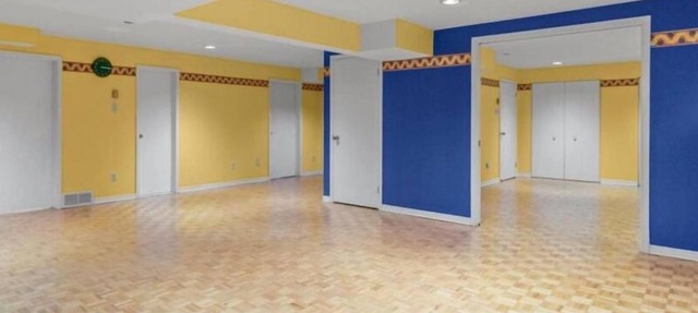 Cozy basement in central ddo closer to airport in Dollard-des-Ormeaux