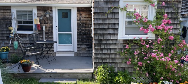 Cozy Cottage Old Fashioned Charm in Rockport