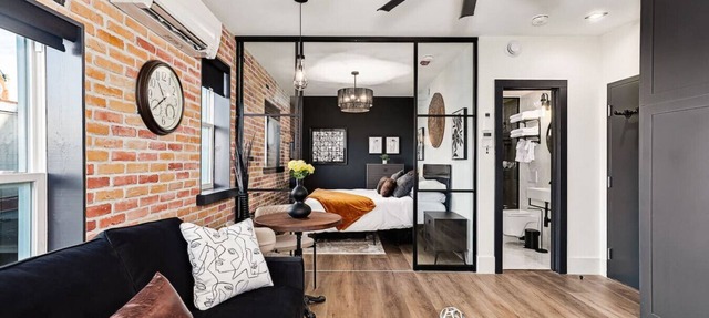 Cozy Couples` Loft in the Heart of Collingwood in Collingwood
