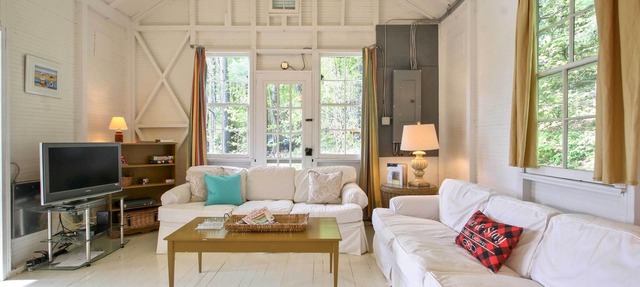 Cozy Stockbridge Cabin - Walk to Beach & Lake! in Stockbridge