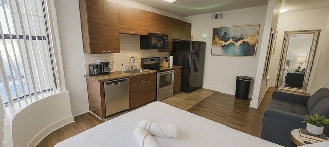 Cozy Studio · Free Parking · Pool · Gym · Hot Tub · BBQ · Workspace in Marina del Rey