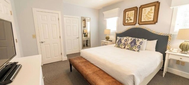 Create Unforgettable Memories in Your Next Favorite Getaway! 2 Units, Pool! in Williamsburg