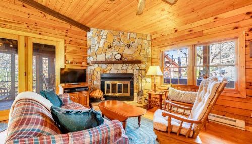 Creekfront Cabin in Newland