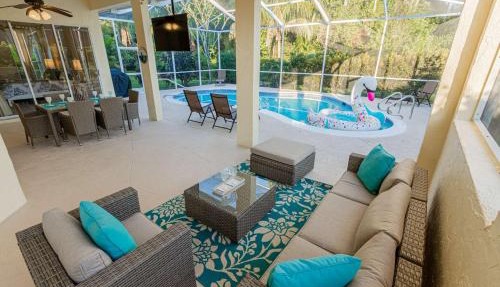 Crown Pointe-Mabry Drive in Naples