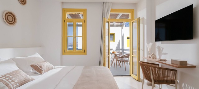 Deluxe Suite with Private Pool and side-Seaview in Kimolos
