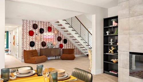 Desert Disco - 4BR Mid-Century Modern Design in Austin