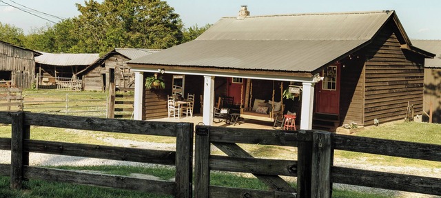 Dixie’s Cottage @ Muletown Farm Fishing Pond Fire Pit Horse Sunset Views in Columbia