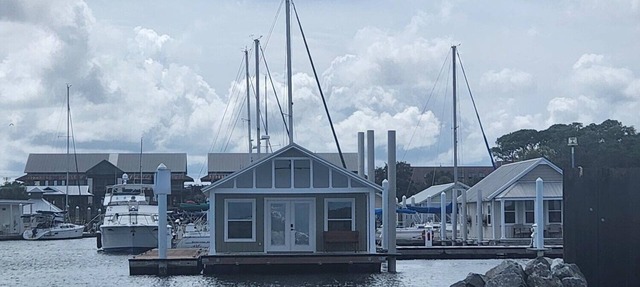 DOCK HOLIDAY - The View! Hidden Gem! Pristine! Quiet! Go fish! Dock a boat! in Pensacola