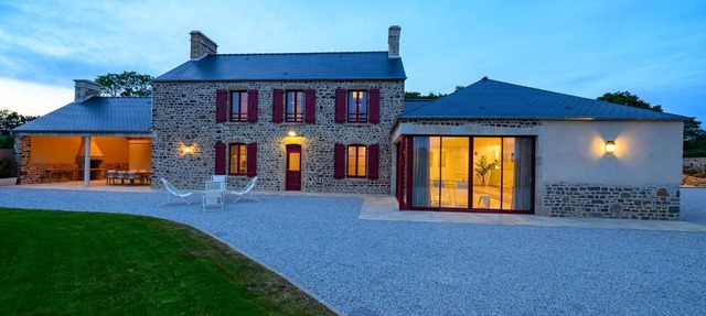 Domaine Le Saint Georges Cottage with Pool, Spa & Sauna in Saint-Sauveur-le-Vicomte