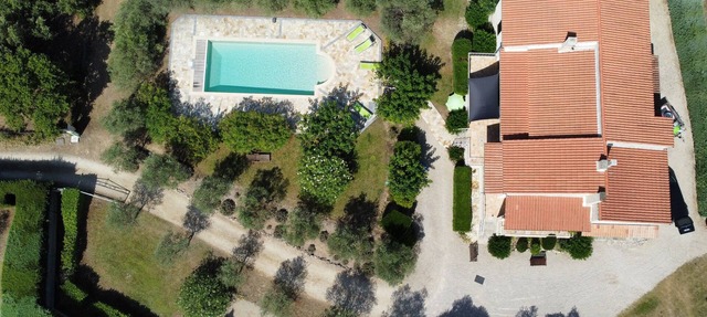 Dream villa beneath the Ventoux. incl. heated pool, Wi-Fi & cleaning service! in Malaucène