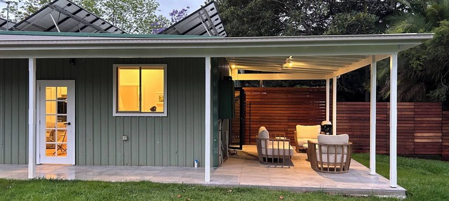 EcoShed - Private Riverfront Getaway. Eco-friendly, pet friendly, close to town in Bellingen