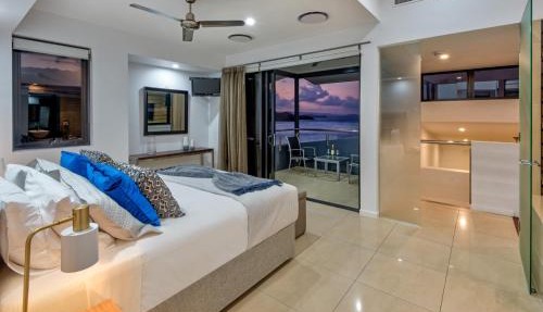 Edge 16 - Hamilton Island - Waterfront, Golf Buggy and Sea Views in Hamilton Island