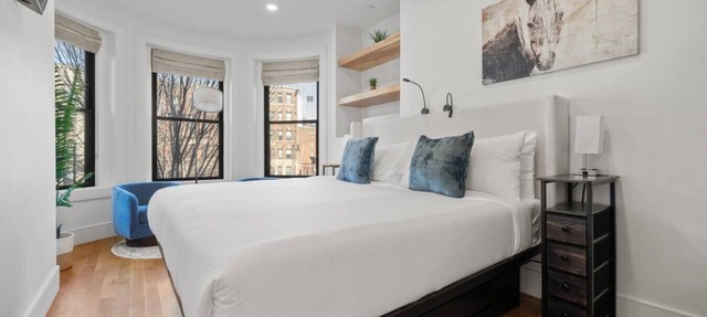 Elegant 1BR Plus: City Views + King and pull out Queen| Suite 5 in Boston