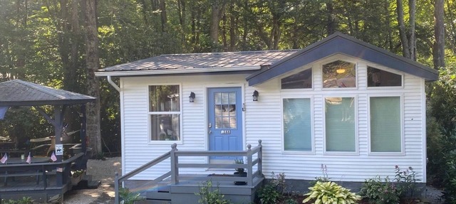 Enjoy River Front Living in Linville Land Harbor.Waterfront Views,Modern Cottage in Newland