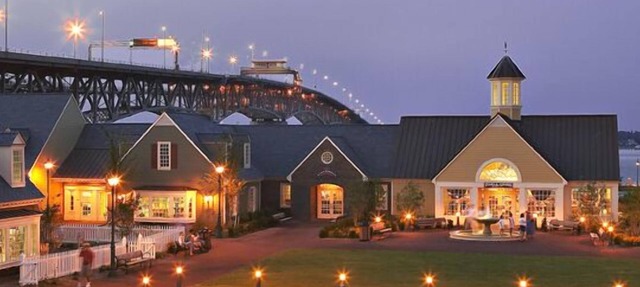 Enjoy The Simple Life In This Luxury Farmhouse Near Williamsburg in Williamsburg