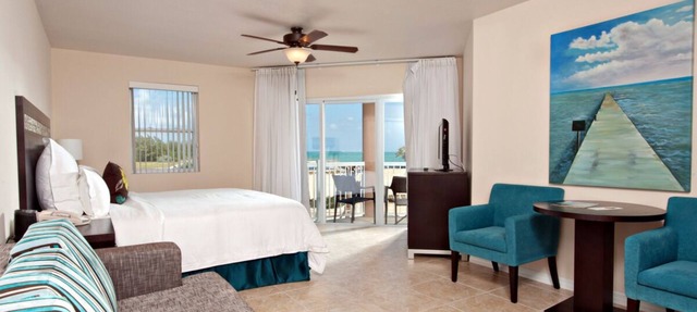 Escape to the Sea! Oceanfront, Outdoor Pool, Close to Iconic Seven Mile Beach! in West Bay