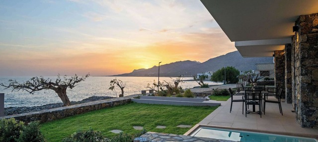 Evelmare Beachfront Apartment With Private Jacuzzi in Koutsouras