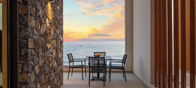 Evelmare Beachfront Upper Apartment in Koutsouras