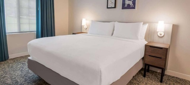 Everything You Need For The Perfect Vacation! Pets are Welcome! Parking, Pool! in Andover