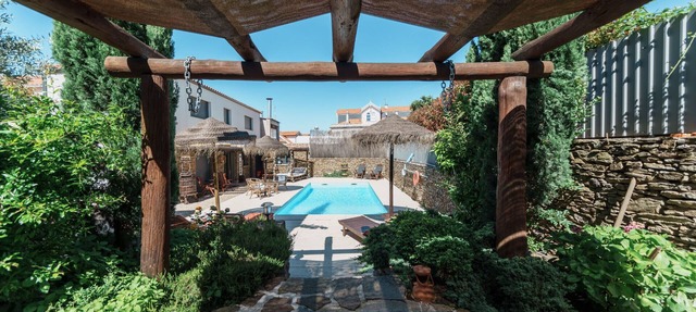 Exclusive villa with pool and outdoor perola in Armamar