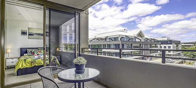 Executive Apartment - Views of Parliament House in Barton