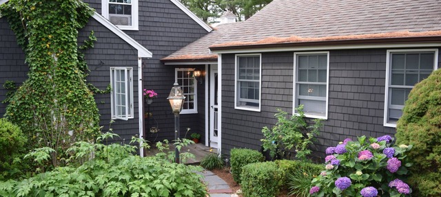 Family friendly cabin in Harwich, water peek & walk to private beach in Harwich