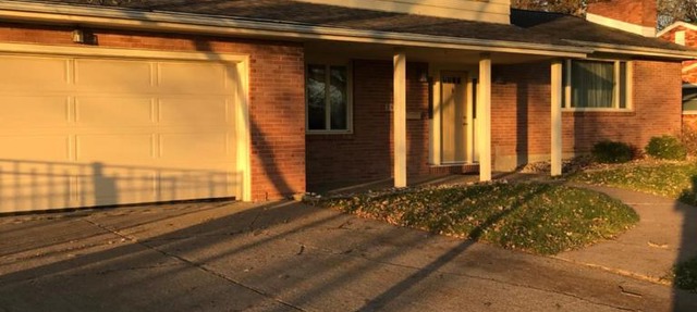 Family friendly spacious with jacuzzi & fireplace! in Dubuque