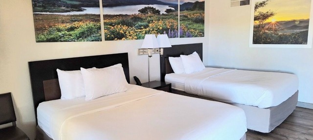 Family Retreat Close to Lake State Park | Complimentary Breakfast in Trinidad