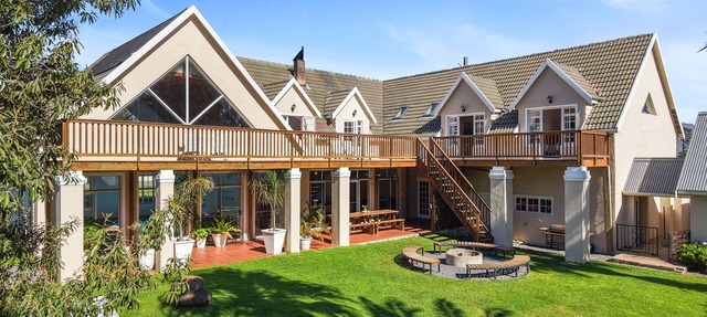 Farmhouse - Eight Bedroom House, Sleeps 14 in Cape Town