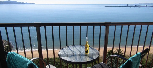 For work or play top floor amazing views Free WiFi Foxtel weekly service. in North Ward