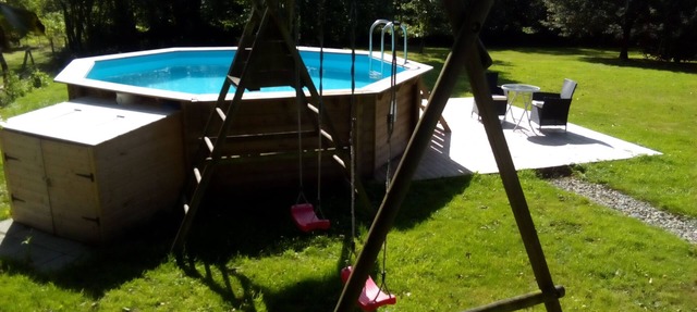 Four Bedroomed Country Cottage sleeps 7, Pool in Saint-Clément-Rancoudray