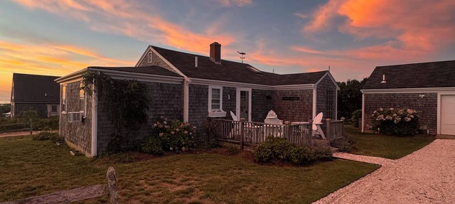 Frankie Starlight - Classic Madaket Beach Cottage Water Views Sleeps 10 in Nantucket