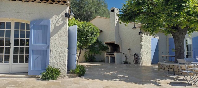 French Riviera, charming and romantic villa southfacing with a scenery view in Le Rouret
