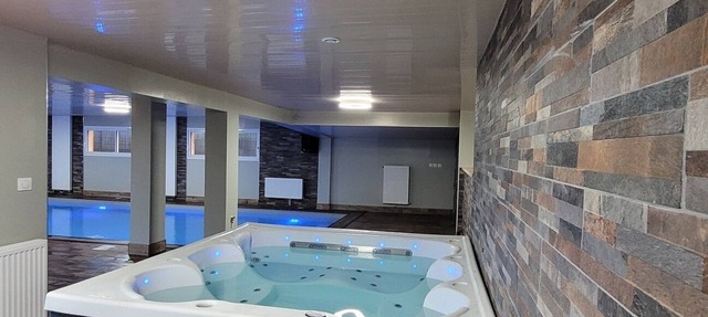 Gîte "Les Deux Eaux" - 230m2 - 12m indoor pool, Spa, Sauna, Hammam in Sauchay