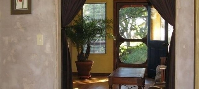 Gem of a cabin with craftsman touches in a very lovely setting with internet in Carmel