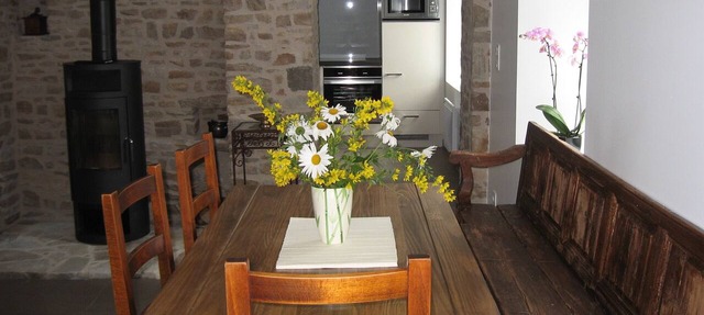 Gite Andrée, 800m from the beach in Pirou, garden, terrace, wifi, wood stove in Pirou