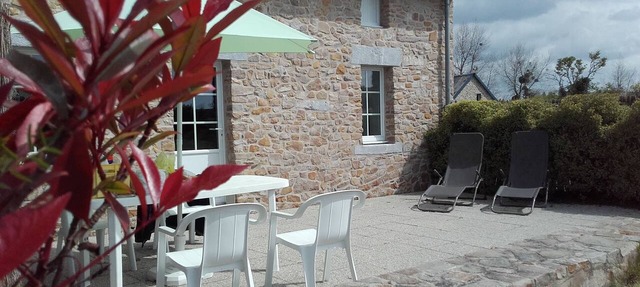 Gite Eugène, 800m from the beach in Pirou, garden, terrace, wifi, wood stove in Pirou