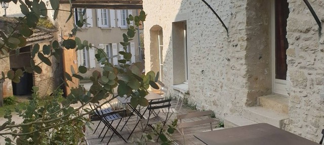 Gite Vienne-en-Arthies, 5 bedrooms, 12 persons in Vienne-en-Arthies