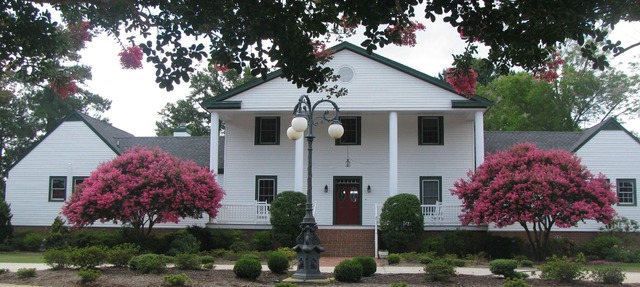 Gorgeous Waterfront Estate-Private Pool, Pier, Tennis Court, Firepit in Mathews