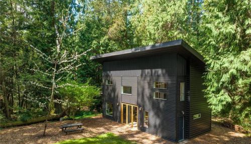Guemes Island Road Modern Home in Anacortes